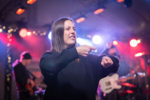 Umelecké tlmočenie do posunkového jazyka - koncert Korben Dallas